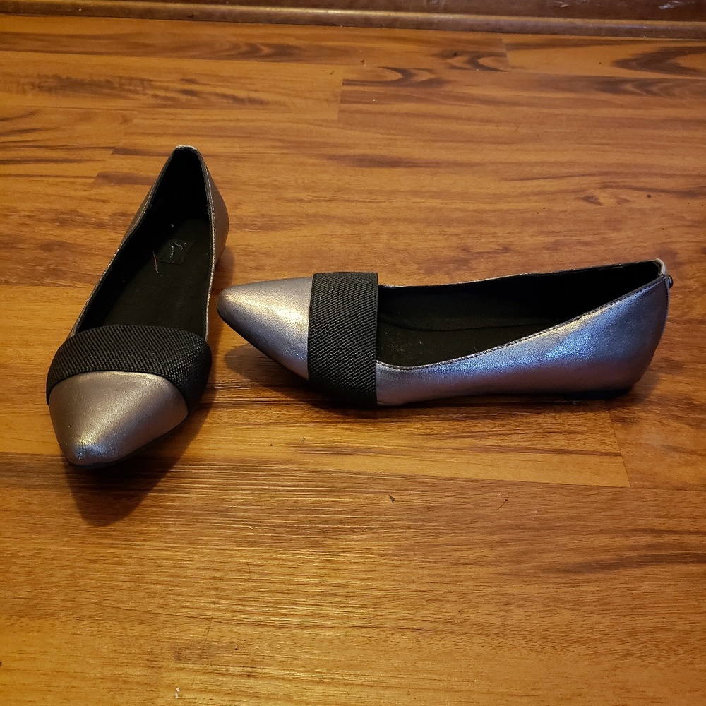 Simply vera wang black and metallic flats size 8